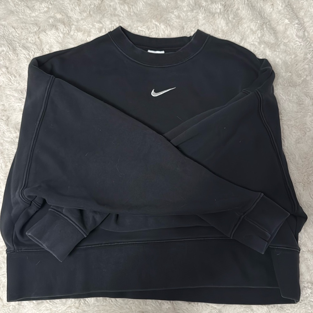 Cropped Black Nike Crewneck